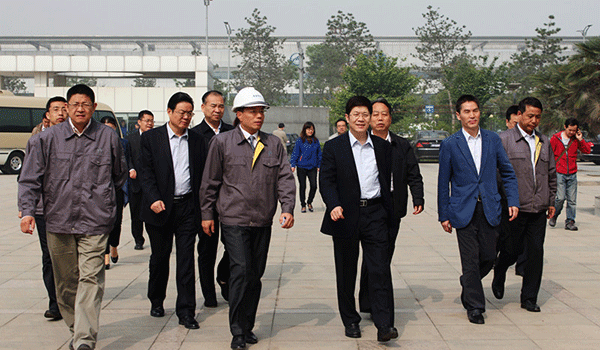 西安市委常委、常務(wù)副市長(zhǎng)岳華峰蒞臨西瑪電機(jī)調(diào)研指導(dǎo)。